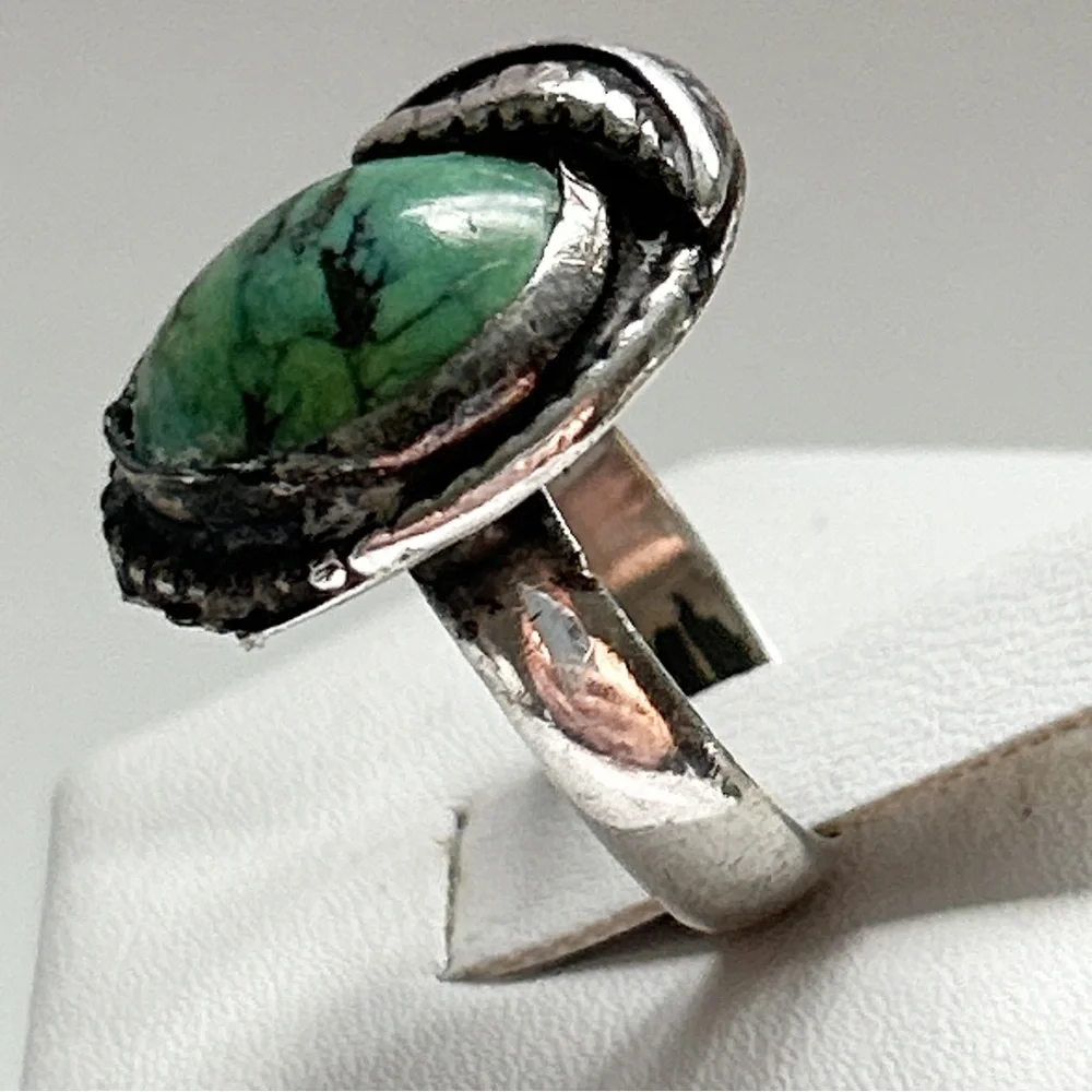 Vintage Southwestern Turquoise Sterling Silver Ring - Picture 4 of 12